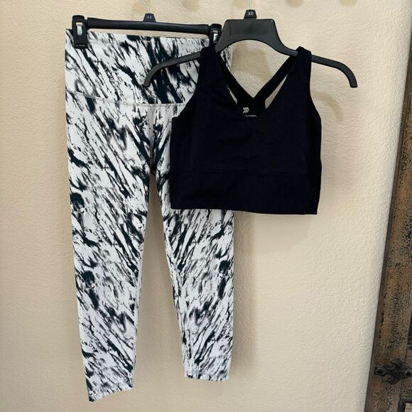 All in Motion Black Sports Bra XL and DYI Marble Print High-Waist Leggings L - Picture 1 of 9